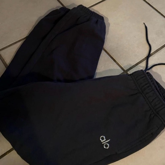 ALO Yoga Classic Black Sweatshirt & Hoodie Set - Picture 4 of 4